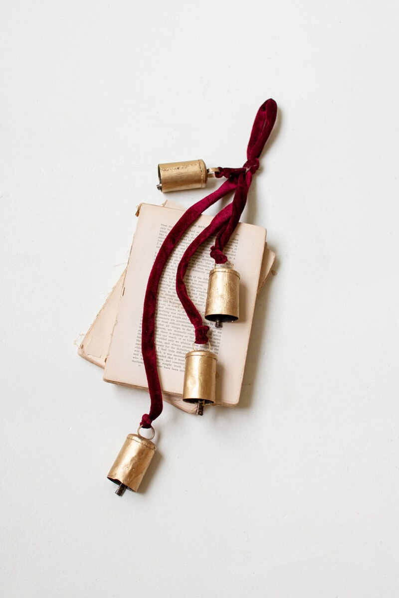 Metal Christmas Bell Cluster w/Velvet Rope