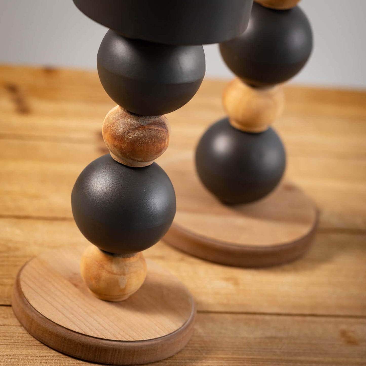 Stacked Sphere Pillar Holder