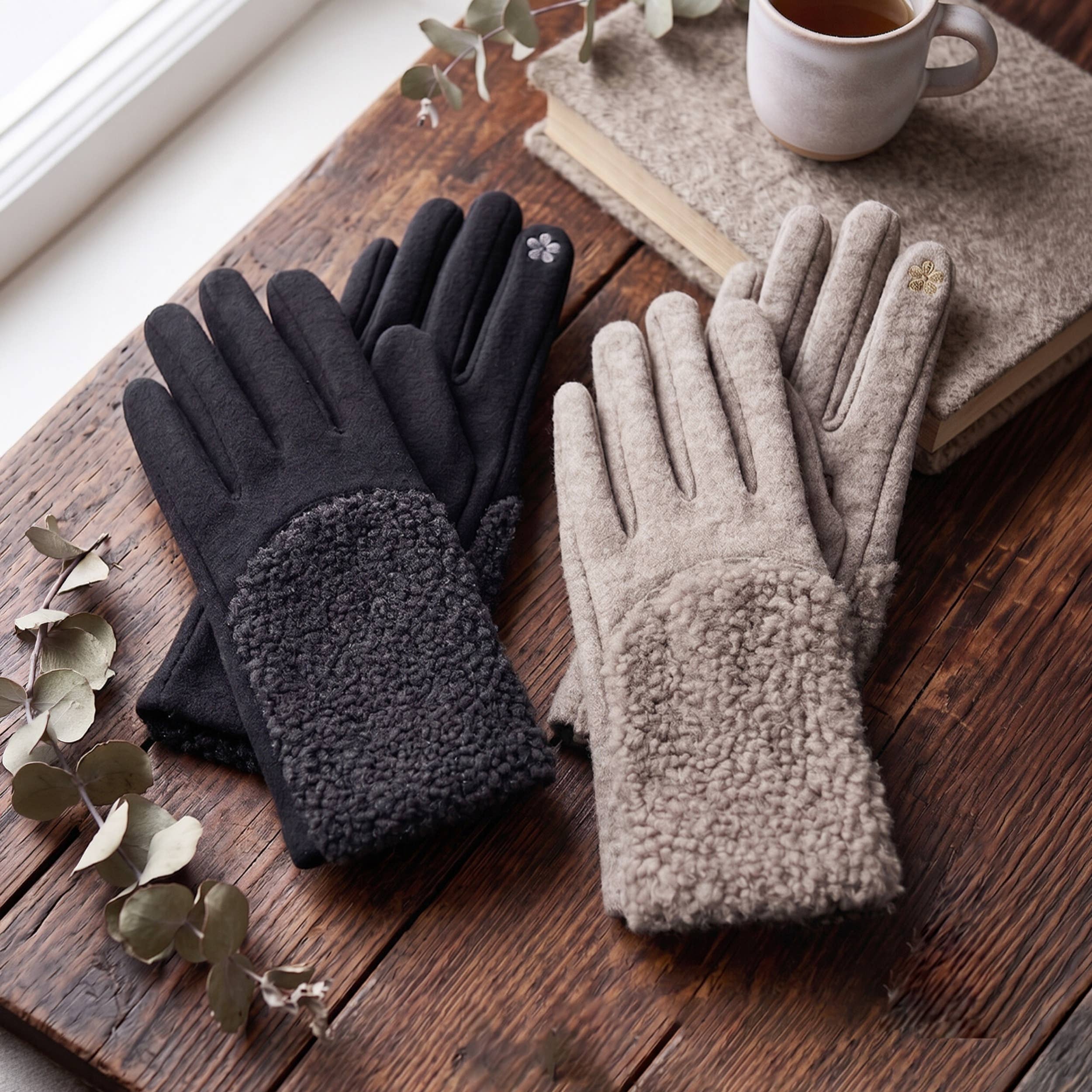 Hana - Sherpa Accent Touchscreen Gloves