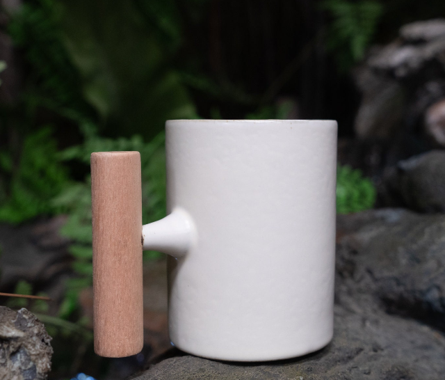 Modern White Glaze Wood Handle Mug