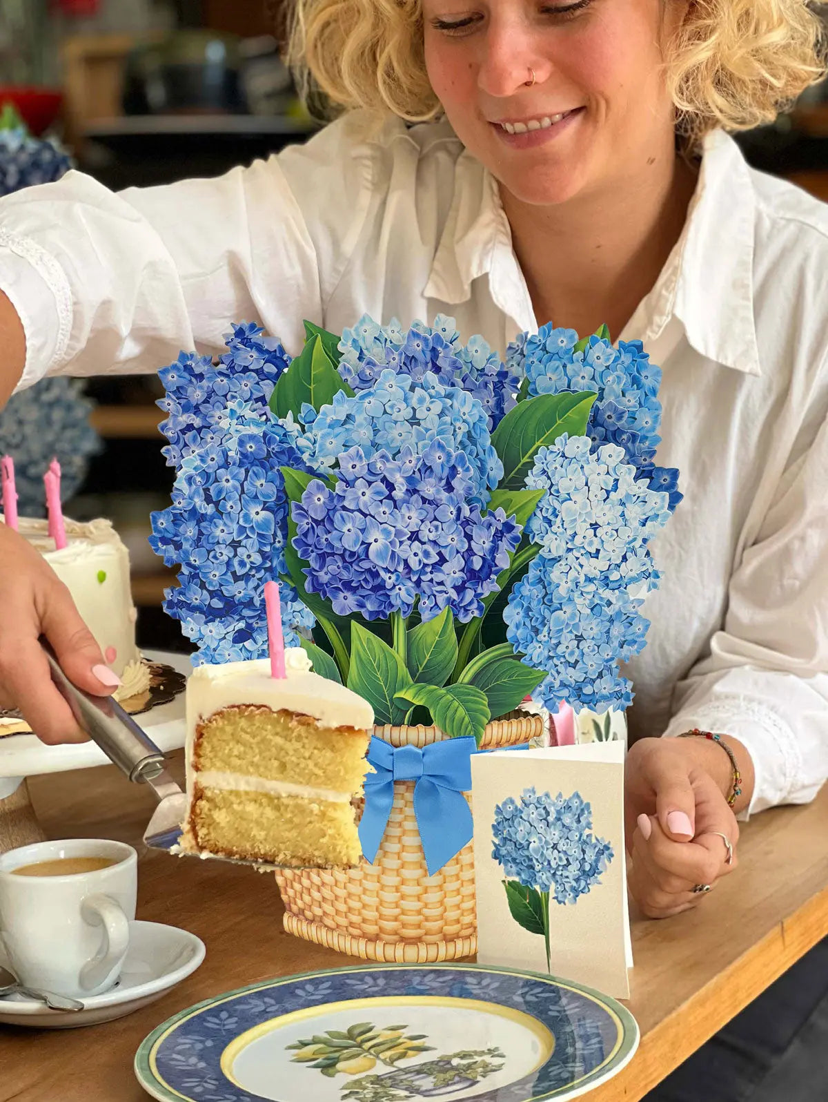 Freshcut Paper Nantucket hydrangea - Pop Up Greeting Card