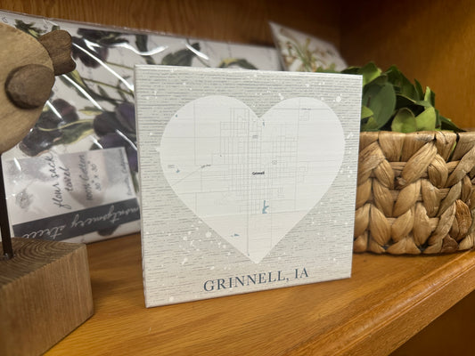 Grinnell, IA Wooden Heart Sign