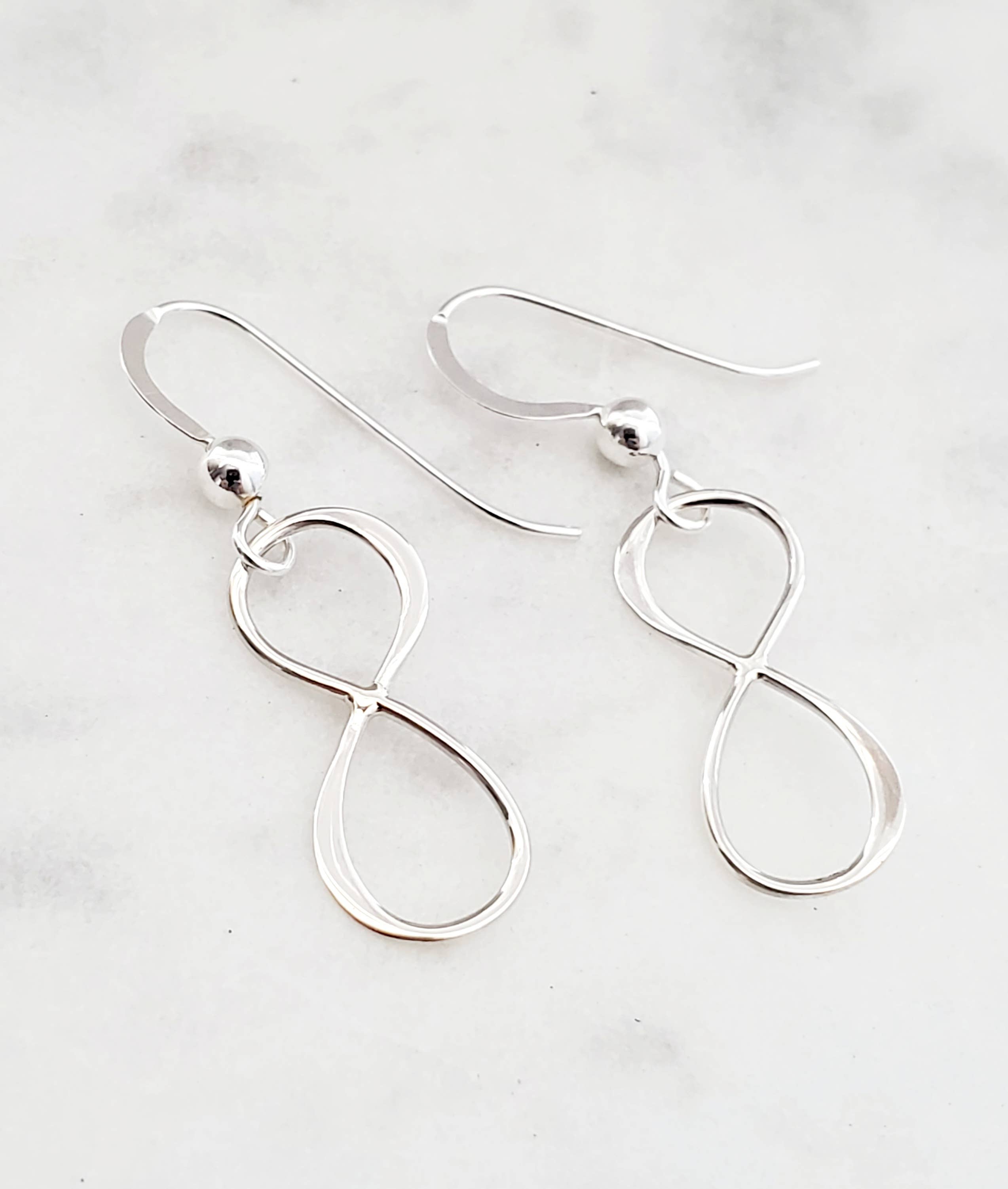 Sosie Designs - Silver 925 - Infinity Earrings