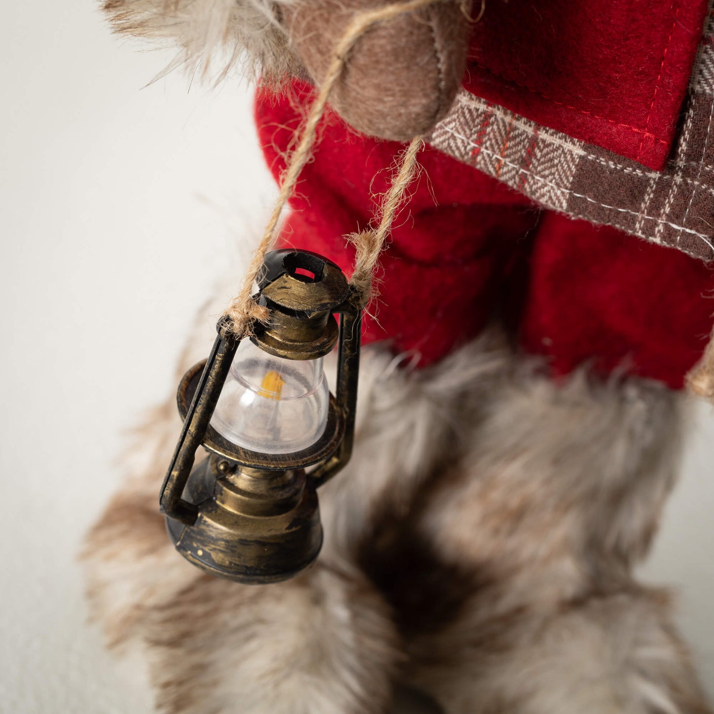 Santa w/ Wreath & Lantern