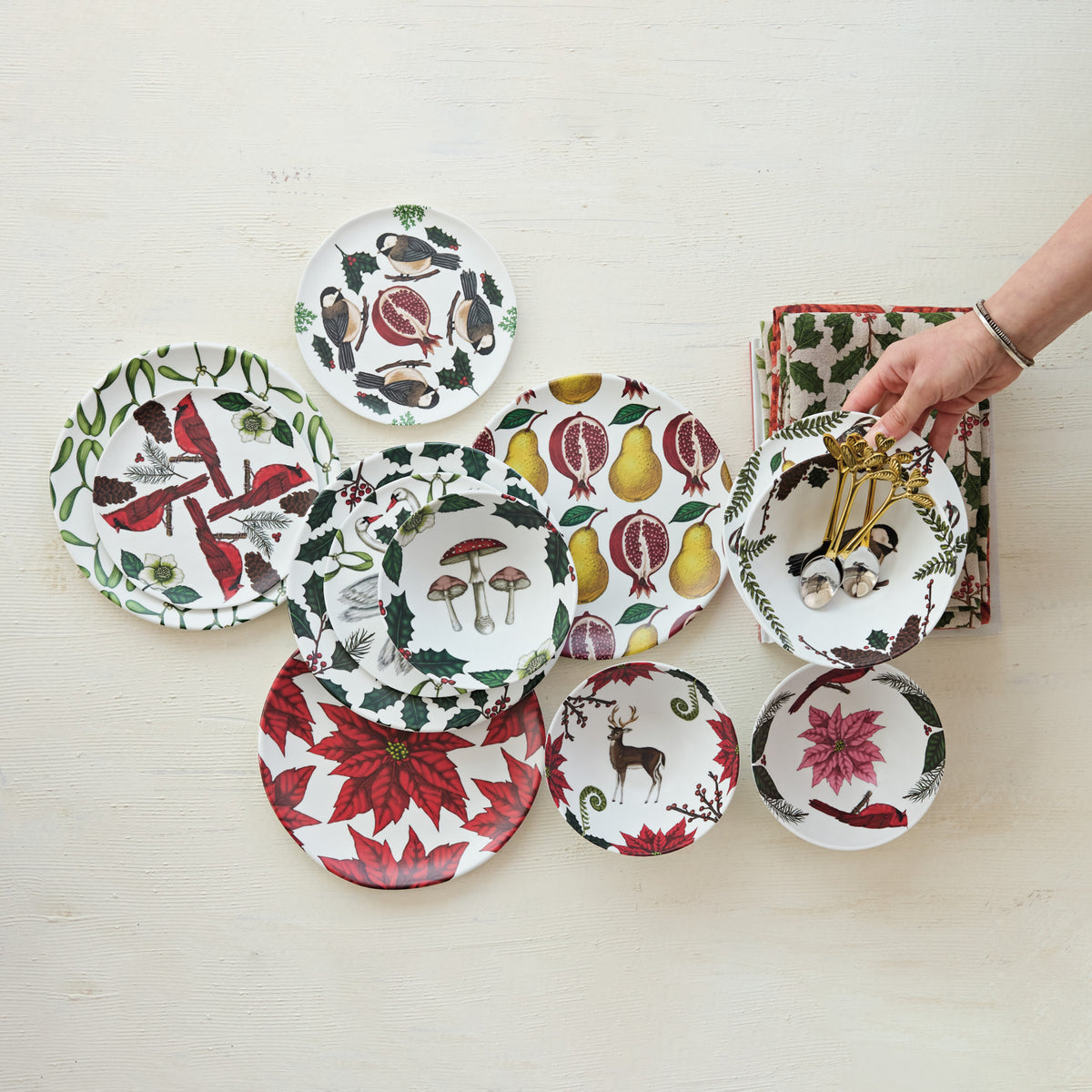 Creative Co-Op -Melamine Plate w/Seasonal Botanical Patterns (Matte) (4 Styles)